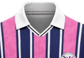 Gola polo branca da camisa em close